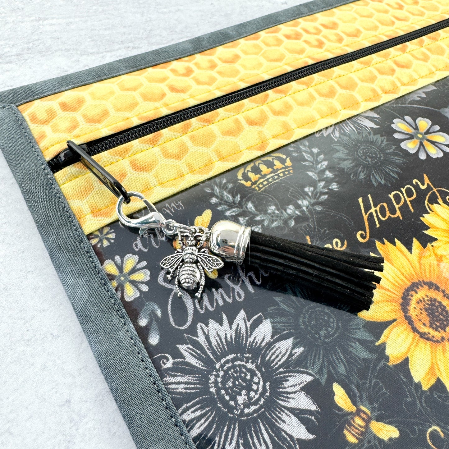 Project Bag Bee with Vinyl Front 11 x 14 Inches