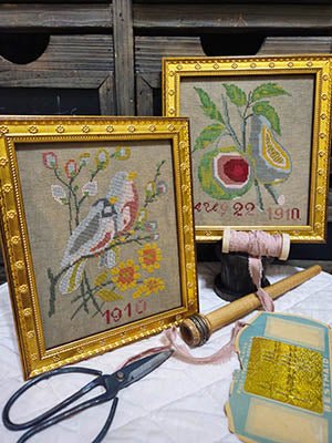 1910 Bird And Pear Pattern