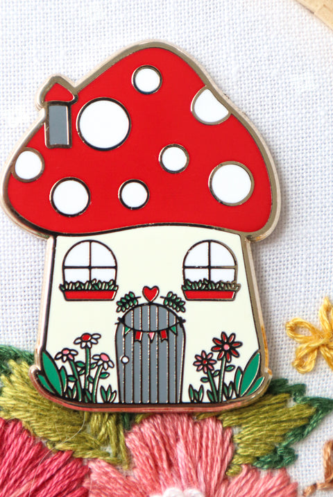 Mushroom House Needle Minder