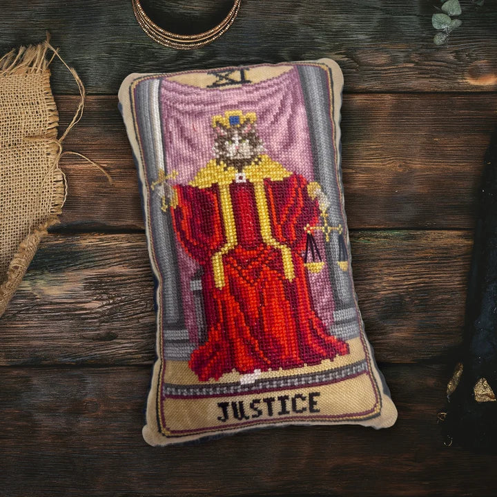 Cat Tarot XI - Justice Pattern