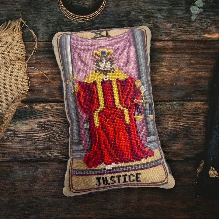 Cat Tarot XI - Justice Pattern
