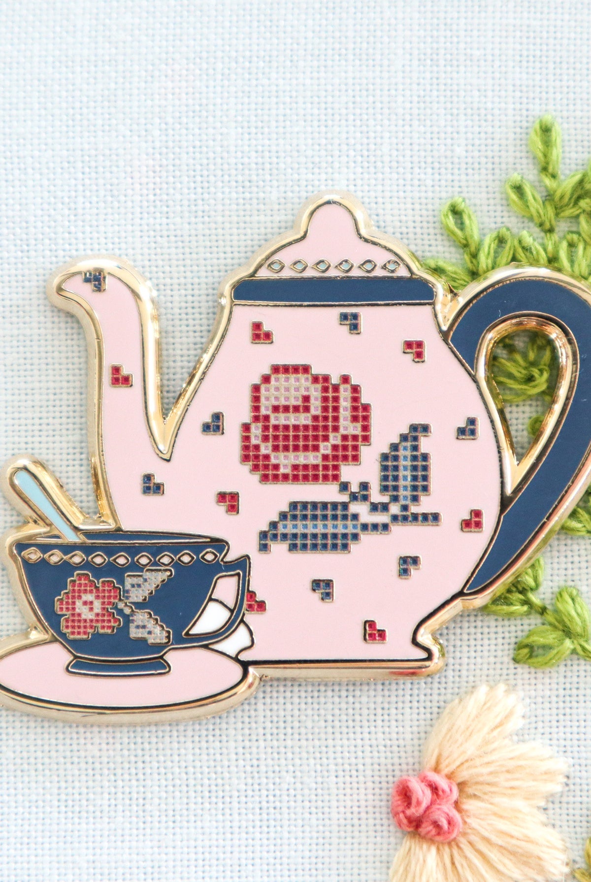 Roses Tea Set Needle Minder