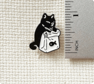 Black Cat Enamel Needle Minder