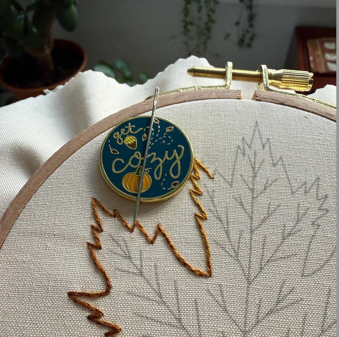Cozy Needle Minder