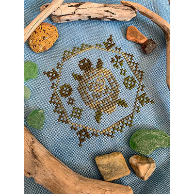 Quirky Quaker - Turtle Pattern