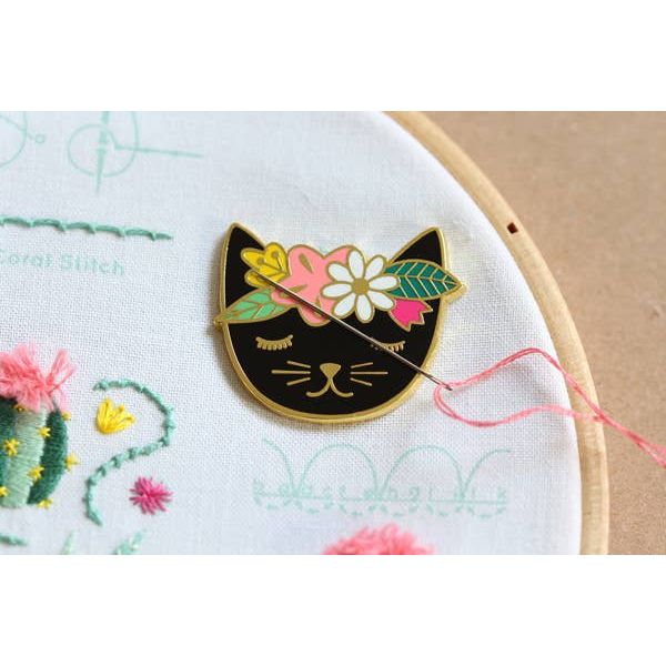 Floral Cat Magnetic Needle Minder