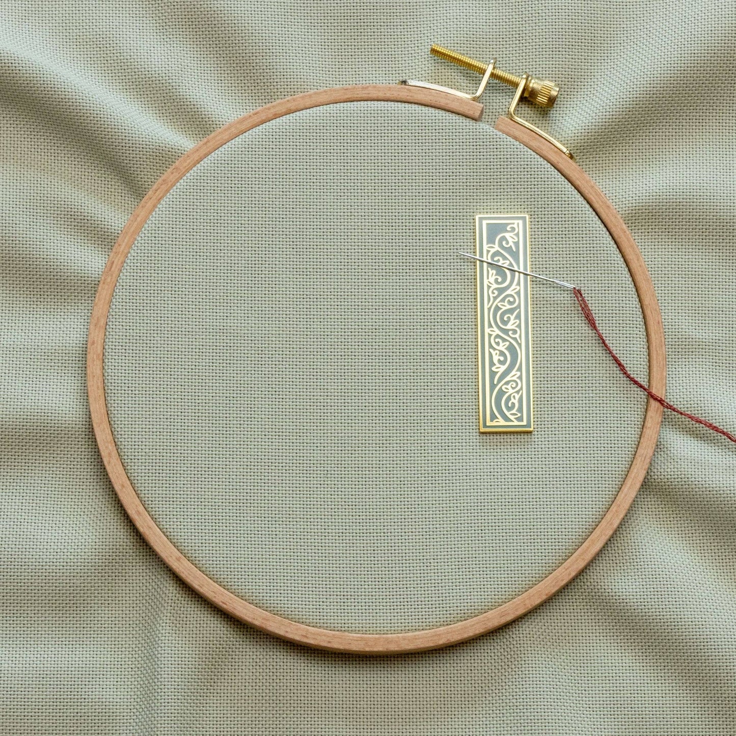Chloe Needle Bar Minder