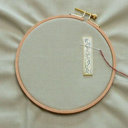 Chloe Needle Bar Minder