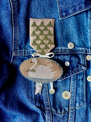 Swans A Swimming Badge Pattern