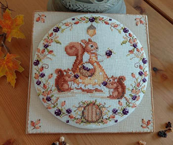 Giornata D'autunno - Scoiattoli Pattern by Serenita Di Campagna