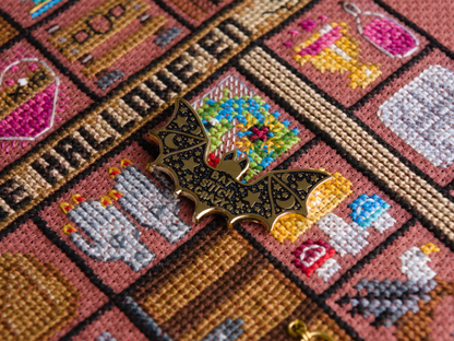 Bat Stitch Crazy Gold Needle Minder