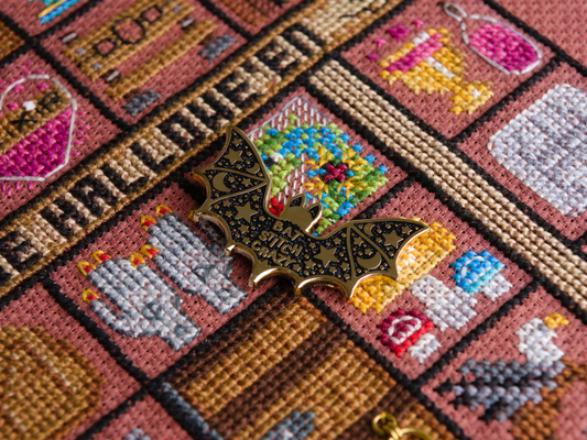 Bat Stitch Crazy Gold Needle Minder