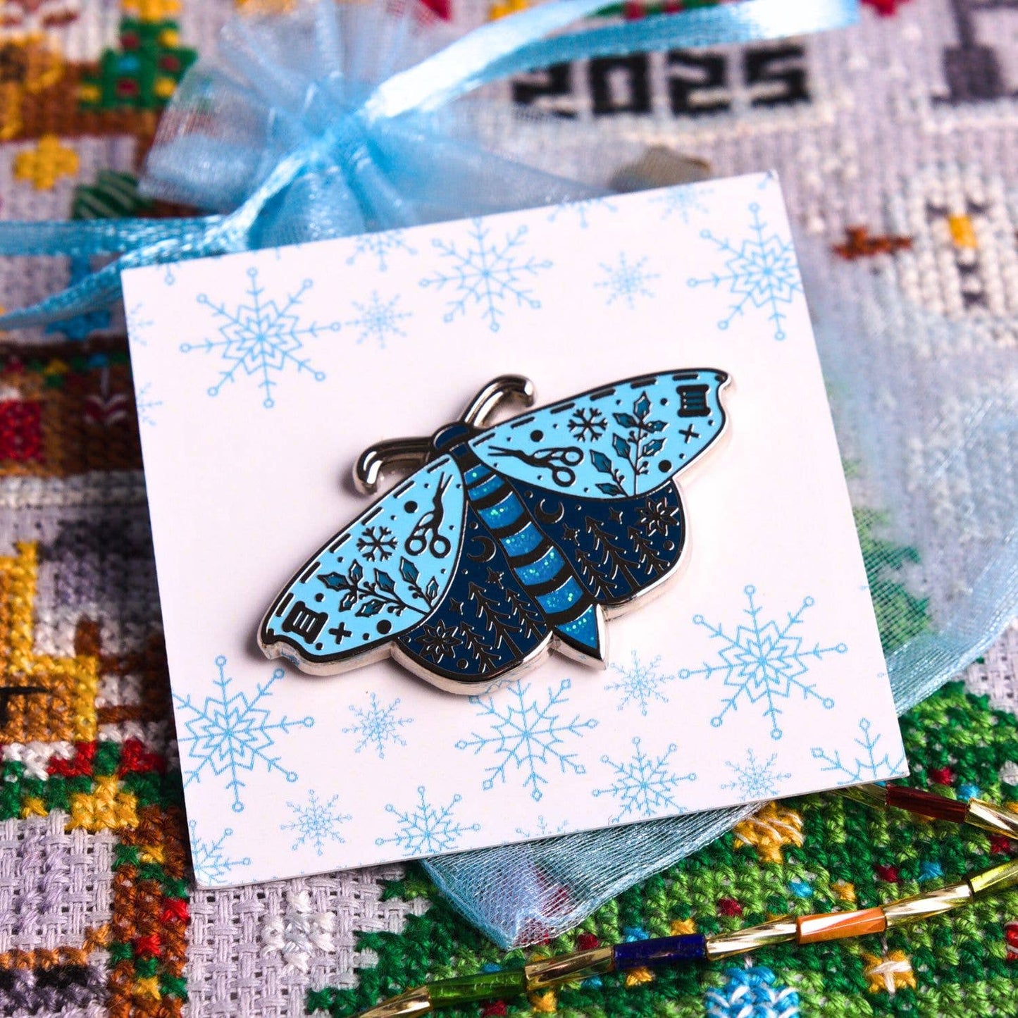 Snow Moth Needle Minder