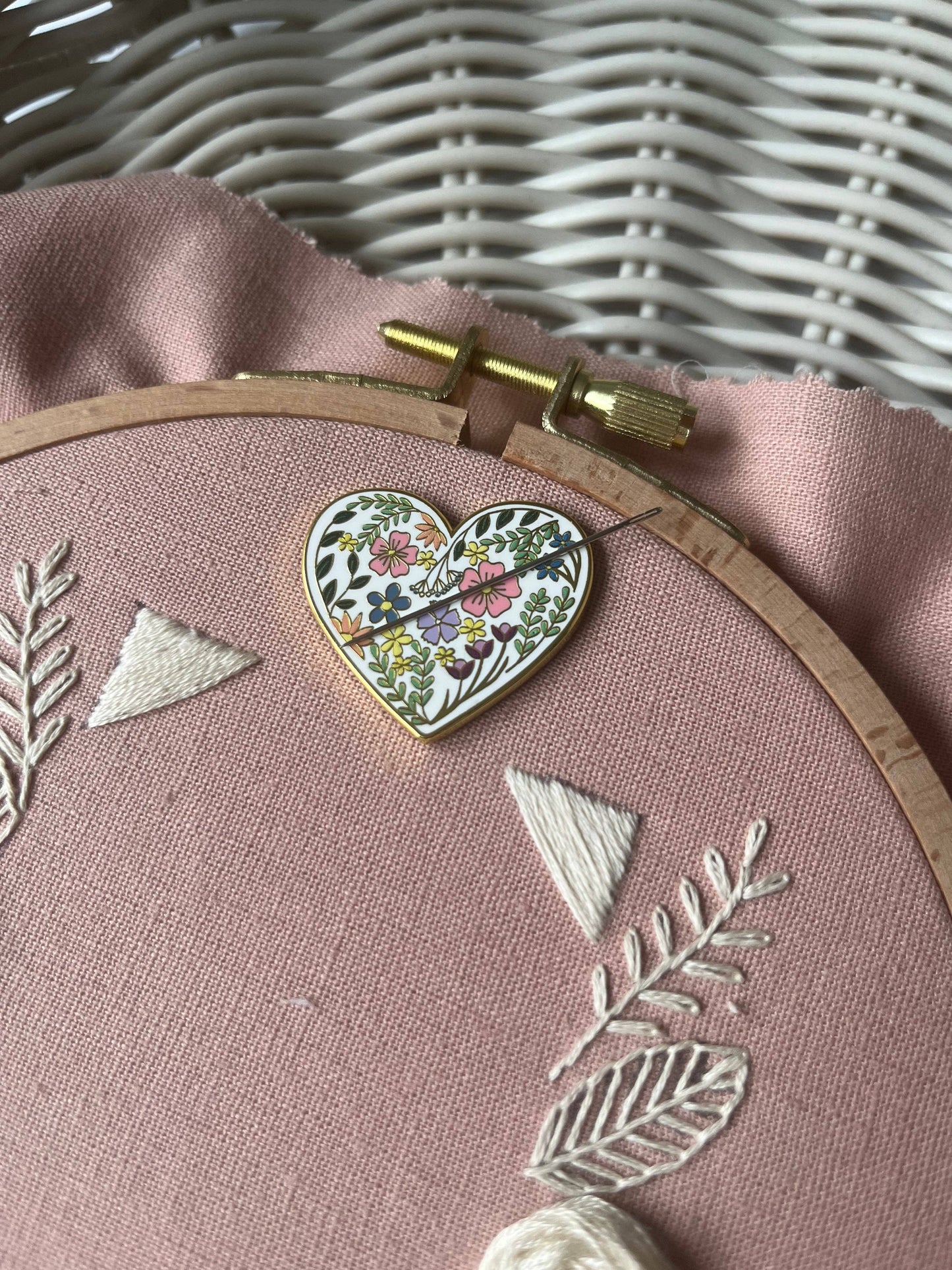 Needle Minder Heart Gold