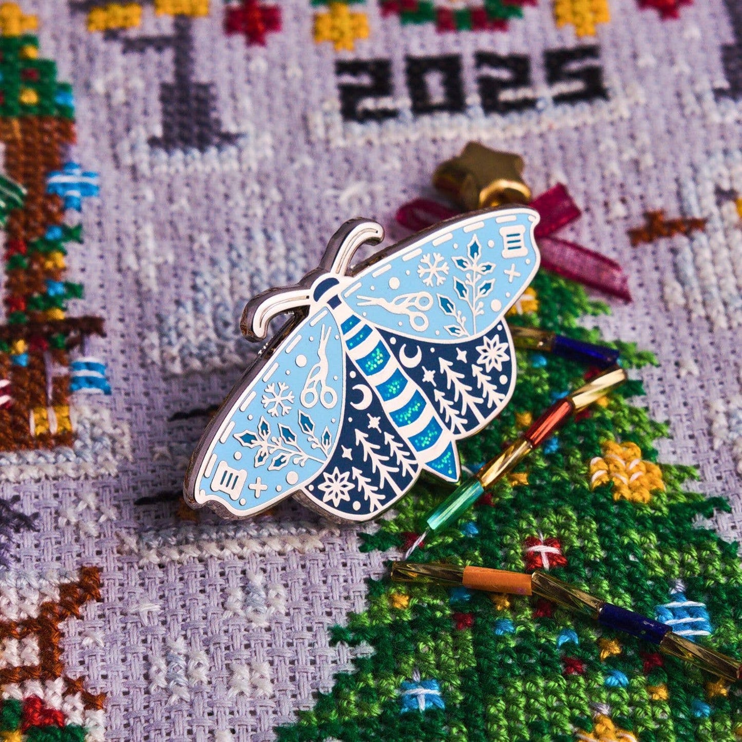 Snow Moth Needle Minder