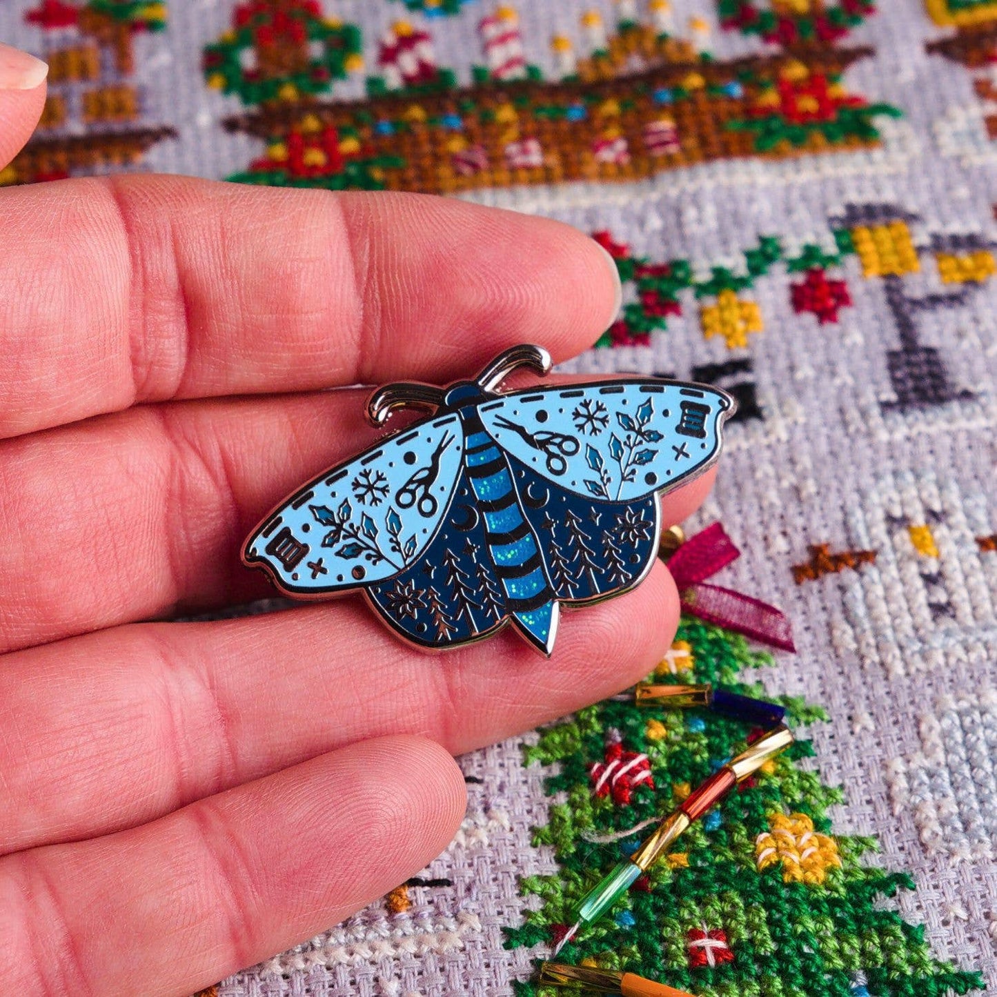 Snow Moth Needle Minder