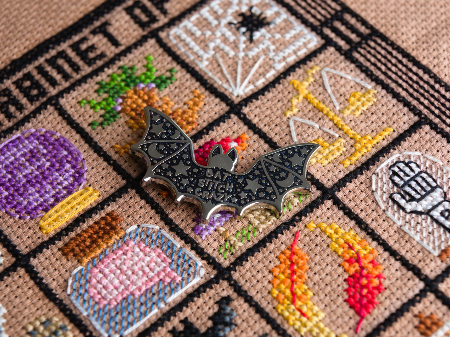 Bat Stitch Crazy Gold Needle Minder