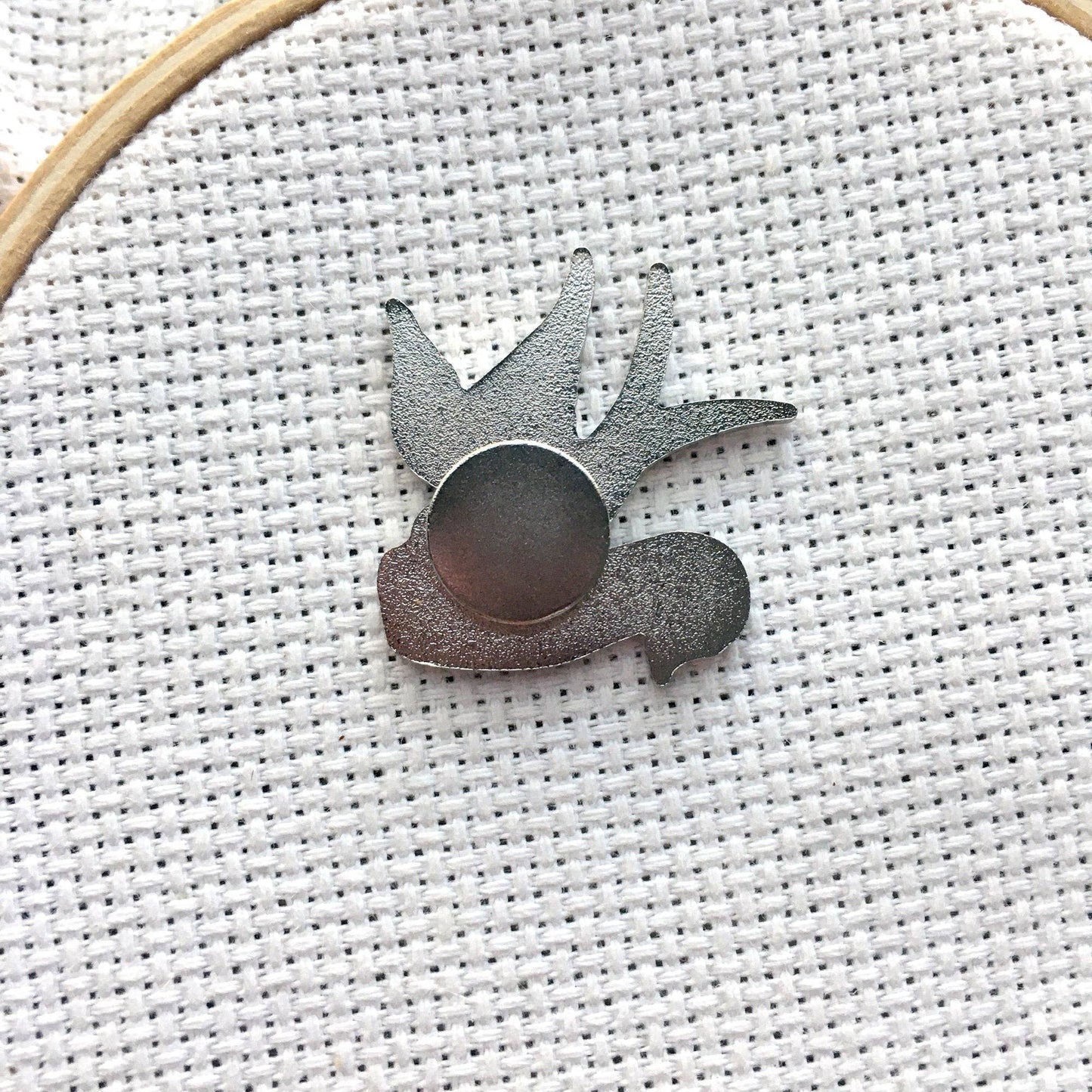 Crafty Swallow Needle Minder