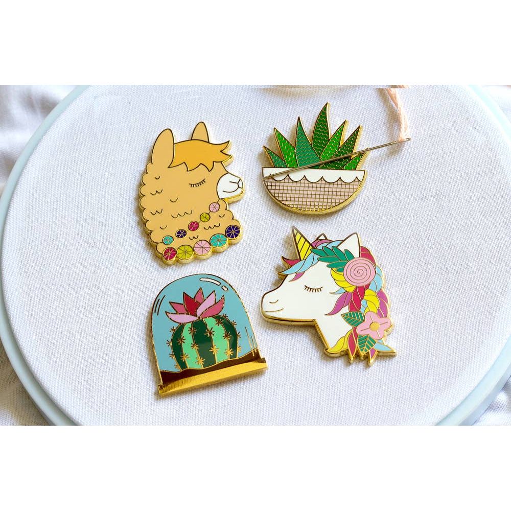 Llama Magnetic Needle Minder