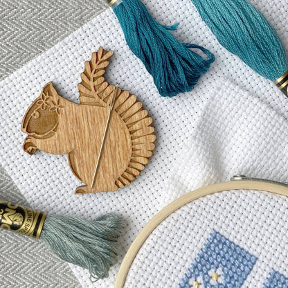 Squirrel Magnetic Needle Minder