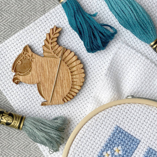 Squirrel Magnetic Needle Minder