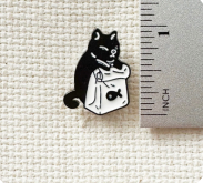 Black Cat Enamel Needle Minder