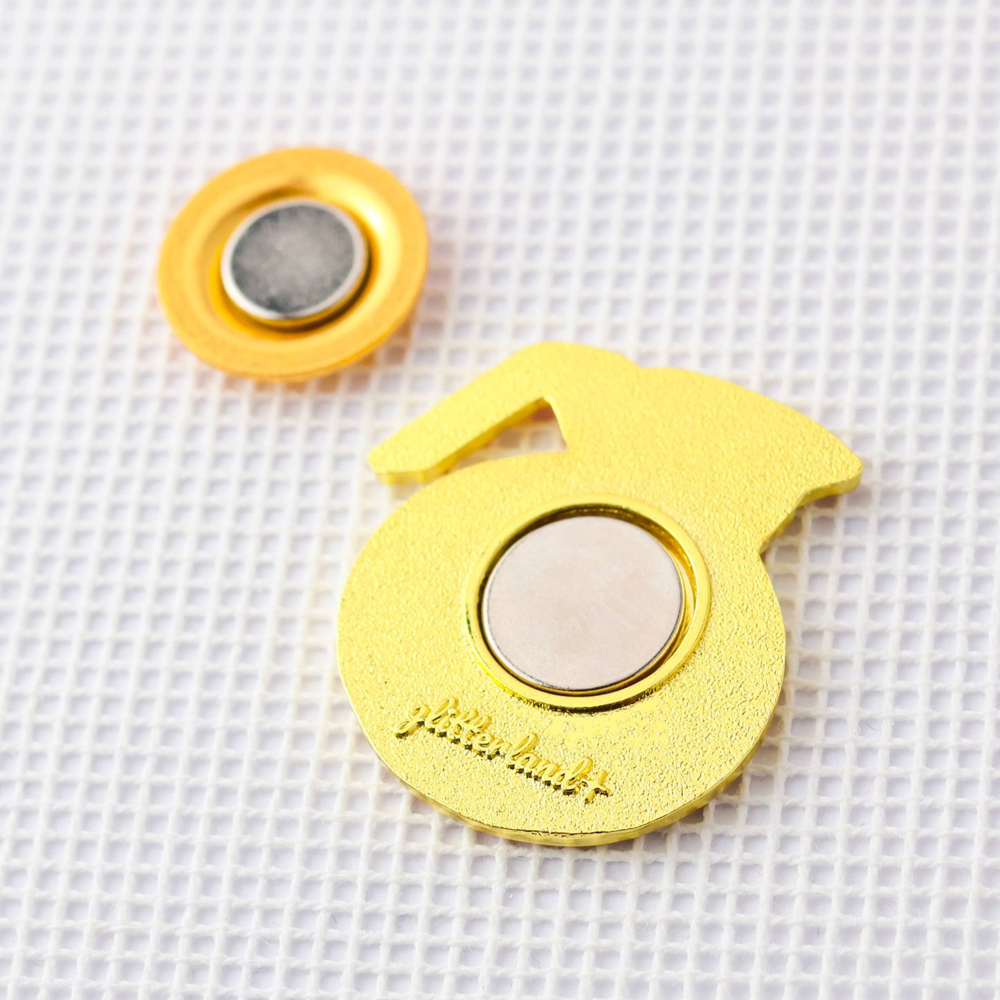 Dolly Parton Music Needle Minder