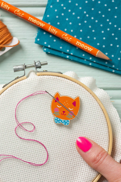 Cat Magnetic Needle Minder