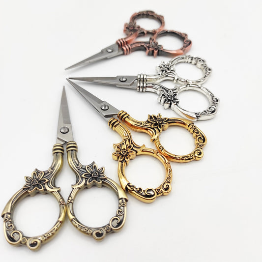 Daisy Vintage Style Small Scissor