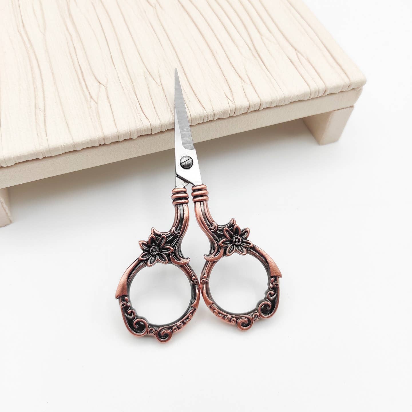 Daisy Vintage Style Small Scissor