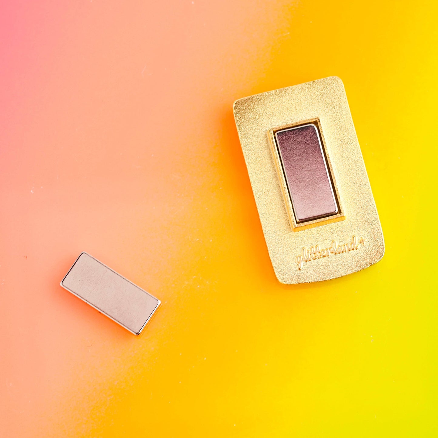 Y2K Flip Phone Needle Minder