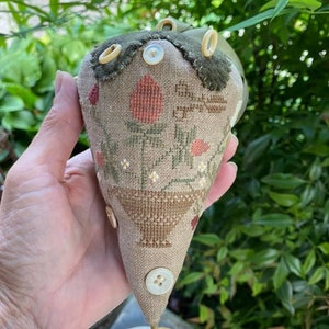 Sewing Strawberry Pinkeep