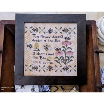 Bee Comes Pattern