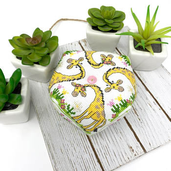 Giraffe Biscornu - April Pattern