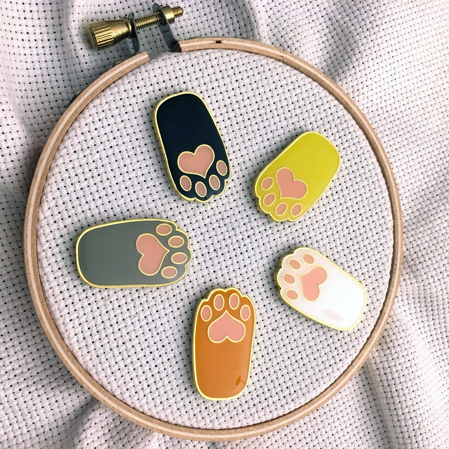 Heart Paw Pad Enamel Needle Minder